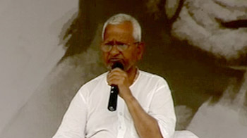 Anna appears on stage, says I am fine