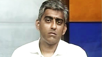 Buy M&M at current levels: MIV Investment