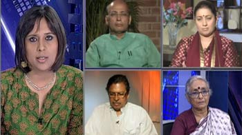 Video : Govt, Team Anna debate PM's offer
