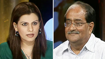 Should Anna Hazare end his hunger strike?