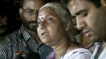 Lokpal impasse: Govt-Team Anna talks