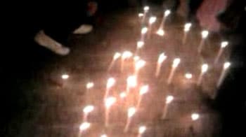 Video : Supporters organise candlelight vigil for Anna