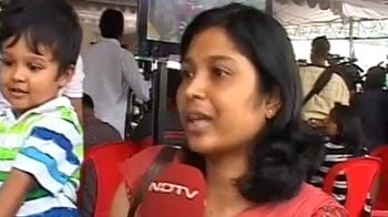 Video : Anna ends fast, 'Jai Ho', says Bangalore