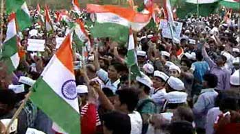 Anna's supporters march at India Gate