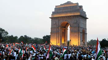 Videos : इंडिया गेट पहुंचे अन्ना समर्थक