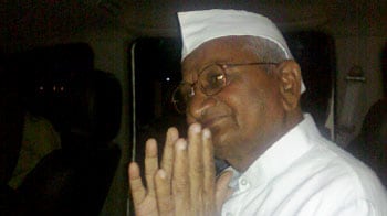Video : Anna Hazare discharged from hospital, leaves for Pune