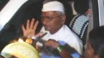 Video : Back in his village, Anna Hazare gets a hero's welcome