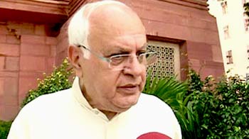 Farooq slams Maken over his Sports Bill