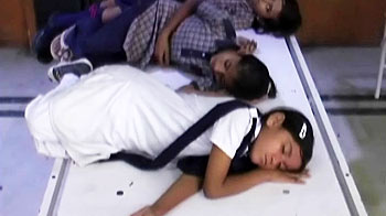 मिड डे मील में छिपकली