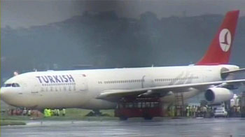 Video : Mumbai airport's main runway shut till 11 pm, flights delayed