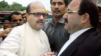 अमर ने खिचड़ी खाकर जेल में बिताई रात