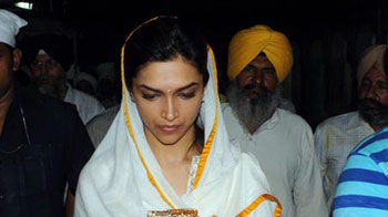 Deepika Padukone visits Golden Temple