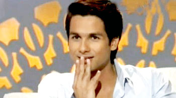 प्यार के नाम से परेशान हैं शाहिद प्यार के नाम से परेशान हैं शाहिद