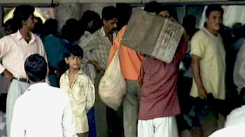 प्लेटफॉर्म टिकटों की बिक्री बंद