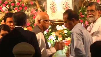 Advani visits church, recalls Karachi school