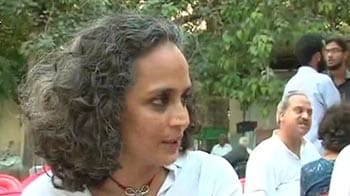 Video : Arundhati Roy slams Govt's Naxal policy