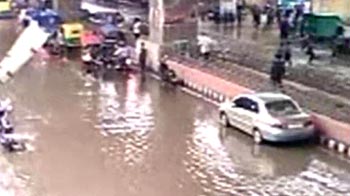 Delhi flooded by record rain, traffic stalled