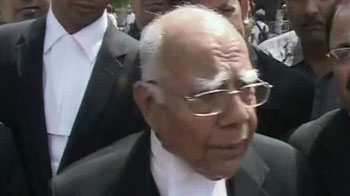 Cash-for-votes case: Jethmalani does U-turn
