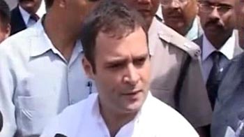 Rahul reaches Gangtok, meets quake victims