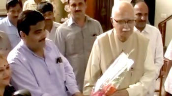 Advani meets Gadkari in Nagpur, discuss rath yatra