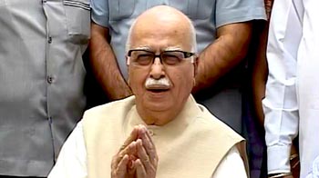 संघ का आशीर्वाद साथ है : आडवाणी