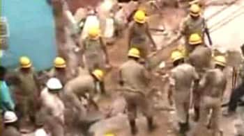 Video : Bangalore marriage hall collapses, teen girl dies