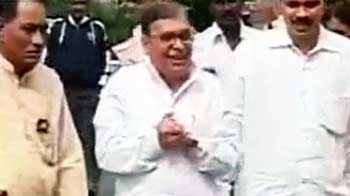 घूस लेते मंत्री का पीए गिरफ्तार घूस लेते मंत्री का पीए गिरफ्तार