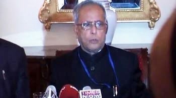 Video : Angry Pranab refuses to comment on 2G note