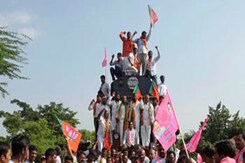 Telangana rail blockade enters second day, Hyderabad badly hit Telangana rail blockade enters second day, Hyderabad badly hit