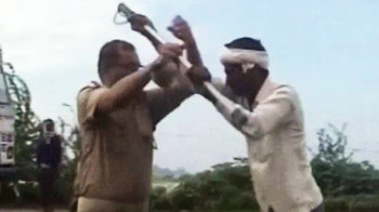 चंदौली में ड्राइवरों और पुलिस की झड़प