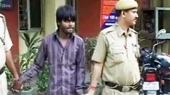 टवेरा ने दो पुलिसवालों को रौंदा