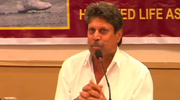 Would love to bowl to Sehwag: Kapil Dev