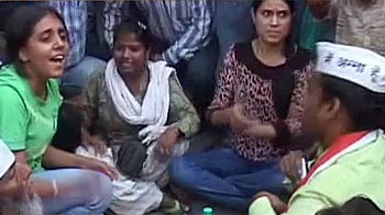 Videos : अवैध निर्माण के खिलाफ अन्ना टीम का धावा