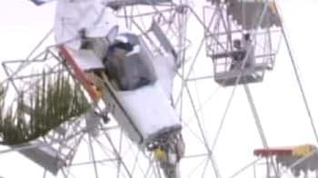 Watch plane crashes into Ferris Wheel