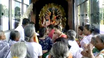 Video : Durga Puja on the toy train