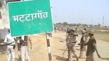 Video : Bhatta-Parsaul 'rapes': Arrest warrant against senior Uttar Pradesh cop