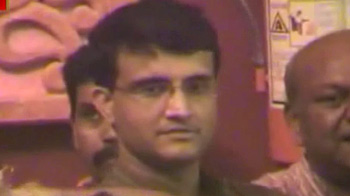 दुर्गा पूजा के रंग में रंगे गांगुली दुर्गा पूजा के रंग में रंगे गांगुली