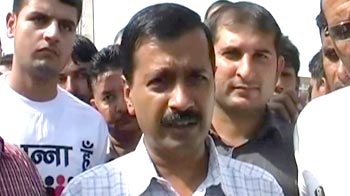 Team Anna asks voters to inflict 'historic defeat' on Congress