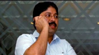 दयानिधि मारन के ठिकानों पर छापे दयानिधि मारन के ठिकानों पर छापे