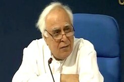 New telecom draft aims at free roaming, full number portability New telecom draft aims at free roaming, full number portability