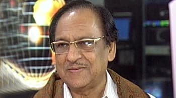 Ghulam Ali pays respects to Jagjit Singh