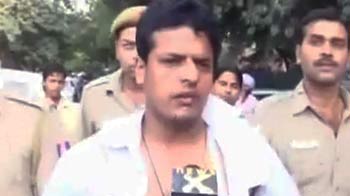 कश्मीर पर प्रशांत का बयान असहनीय : हमलावर