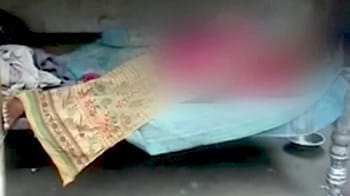 Videos : गैंगरेप की शिकार महिला को जंजीरों से बांधा