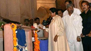 Video : Mayawati inaugurates Rs. 685-Cr Noida memorial park