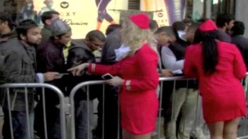 Rush to buy latest iPhone