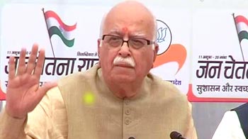 Video : Advani criticises PM's statement on RTI Act