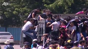 Thousands Uzbek refugees flee southern Kyrgyzstan Thousands Uzbek refugees flee southern Kyrgyzstan