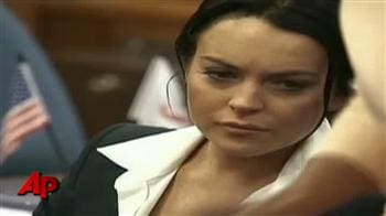 Video : Lindsay Lohan's alcohol bracelet goes off