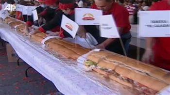 Video : World's biggest sandwich in Mexico
