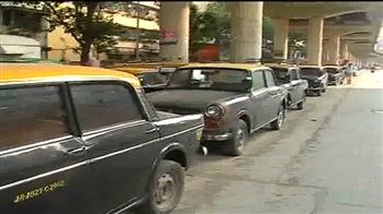 Video : Tough day for Mumbaikars: Taxis off the roads